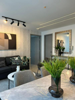 Apartamento con piscina infinita frente al mar en Avenida Balboa PH The Sand